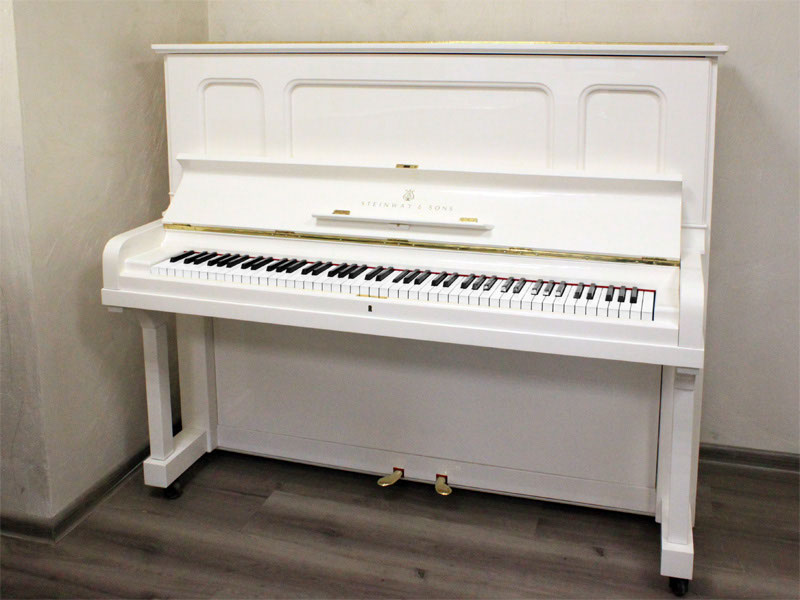 Steinway & Sons  Белое фортепиано