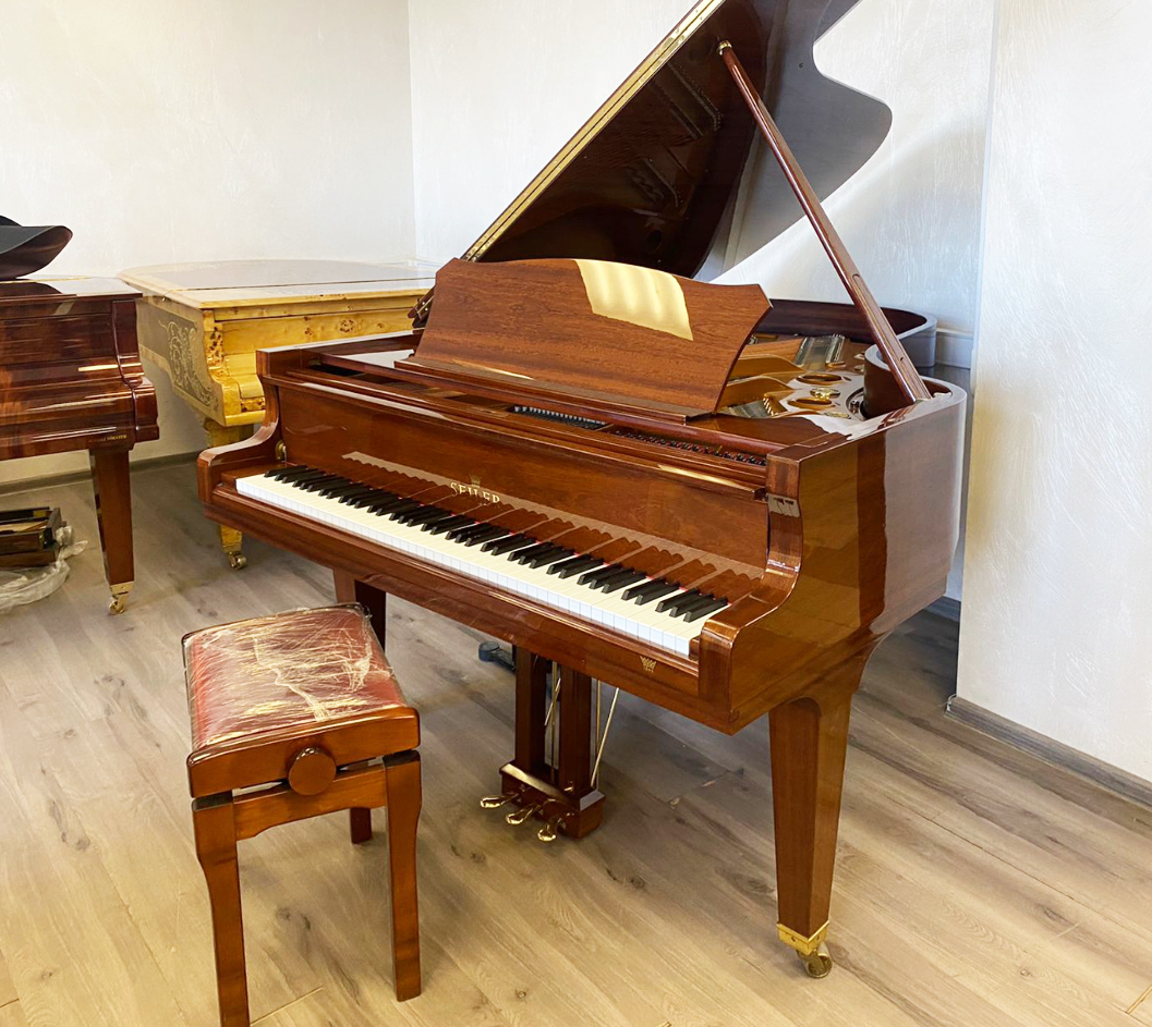 Коричневый немецкий рояль аналог Steinway